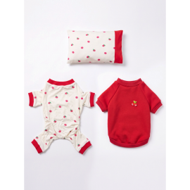 Tatlı Çilek Kedi Rüyası | Pamuklu Çilekli Kedi Tulumu, Kırmızı Sweatshirt ve Mini Yastık | 3Parça